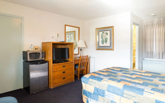 photo 5 of Budget Host Travelers Motel
