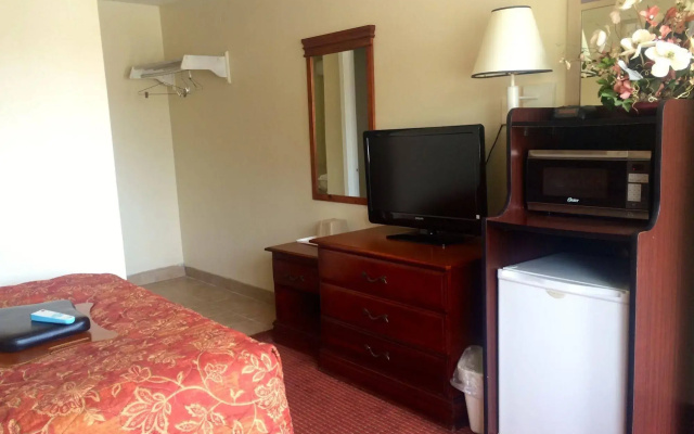 photo 4 of Red Carpet Inn Opelika