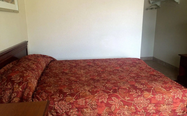 photo 5 of Red Carpet Inn Opelika