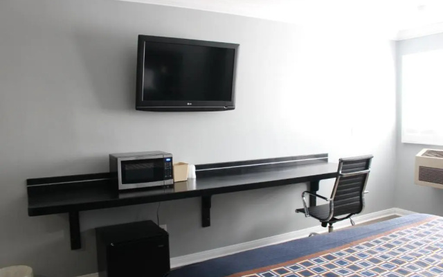 photo 3 of ERTH INN by AGA Los Angeles
