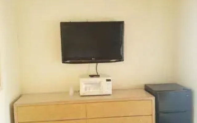 photo 4 of Budget Inn