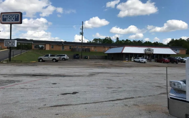 photo 4 of Budget Inn