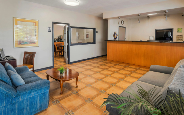 photo 3 of Bayside Inn Pinellas Park - Clearwater