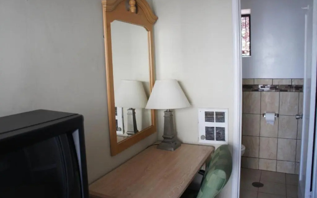 photo 4 of Budget Inn