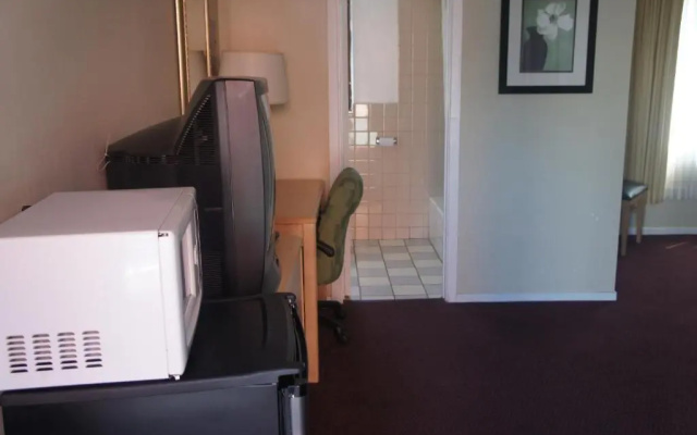 photo 5 of Budget Inn