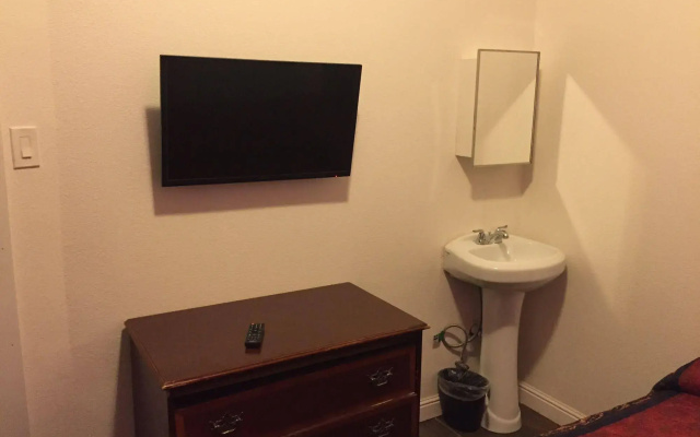 photo 2 of Budget Inn
