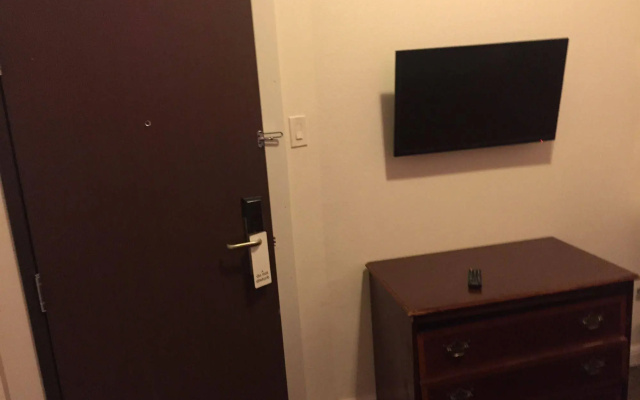 photo 3 of Budget Inn