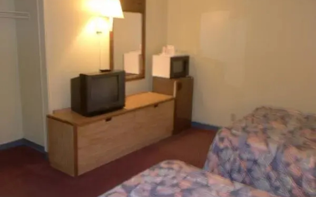 photo 4 of Budget Inn