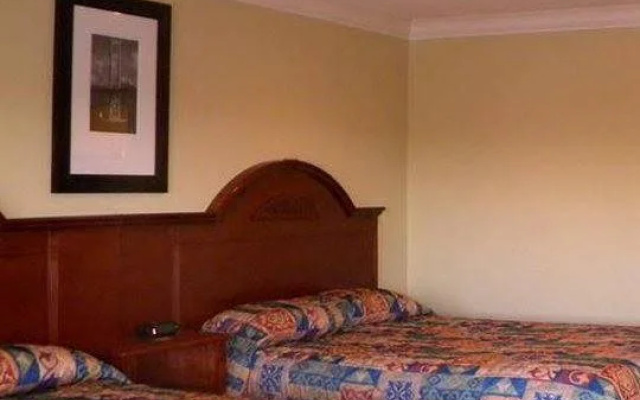photo 3 of Budget Inn