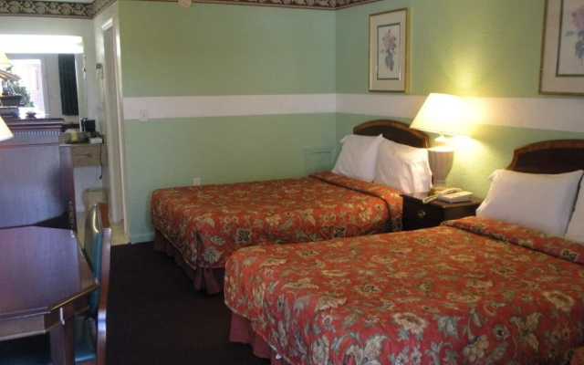 photo 3 of Budget Inn