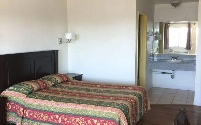 photo 4 of Budget Inn