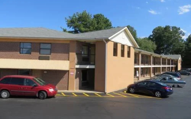 photo 2 of Budget Inn & Suites