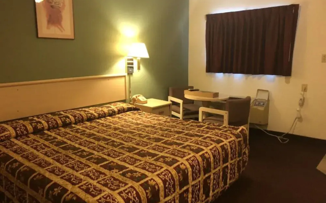 photo 3 of Travelodge by Wyndham Farmington