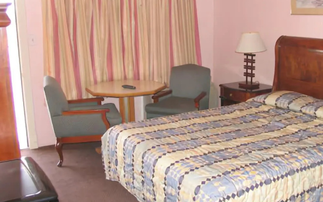 photo 3 of Budget Inn Greenfield