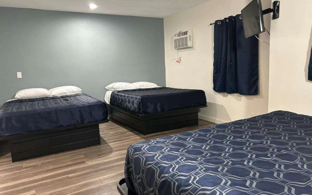 photo 3 of Budget Inn Hollywood