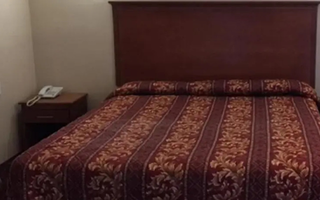 photo 3 of Budget Inn