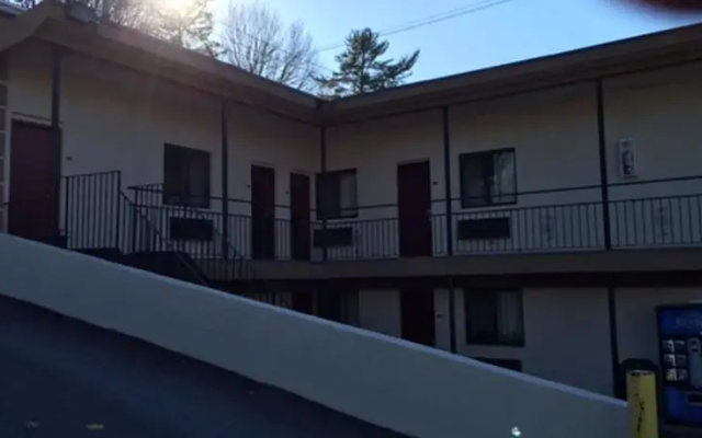 photo 4 of Budget Inn