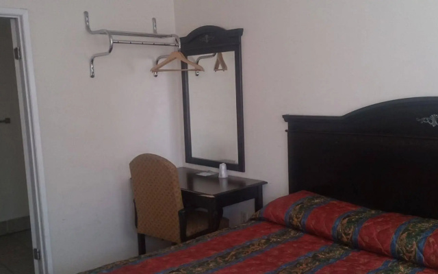 photo 3 of Budget Inn