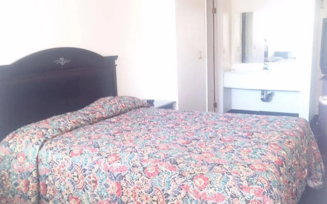 photo 5 of Budget Inn
