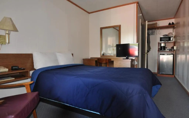 photo 2 of Budget Inn Near Westrock