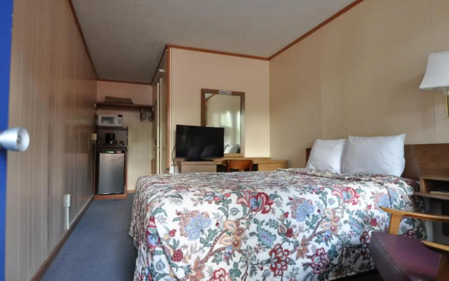 photo 3 of Budget Inn Near Westrock