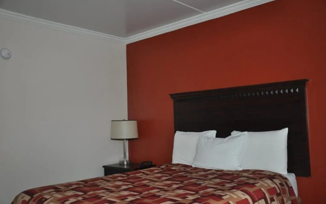 photo 3 of Budget Inn