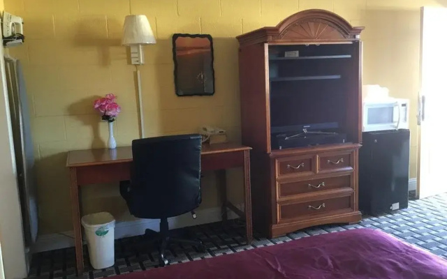 photo 2 of Budget Inn Plainview