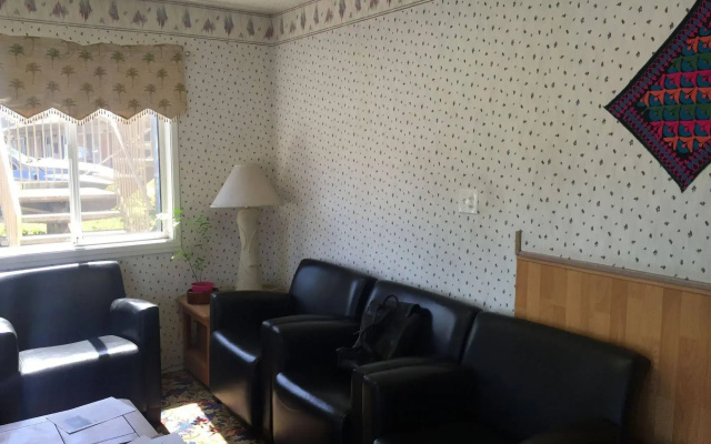 photo 4 of Budget Inn Redwood City