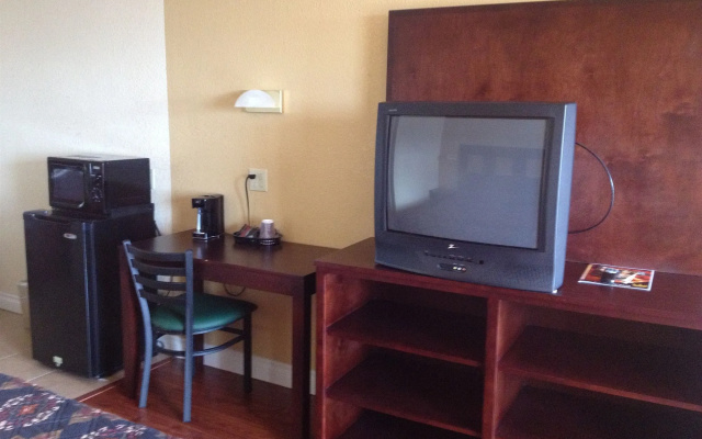 photo 2 of Budget Inn Santa Ana