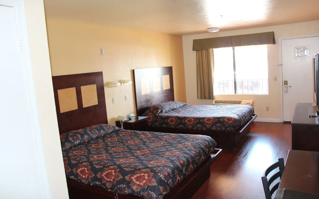 photo 5 of Budget Inn Santa Ana