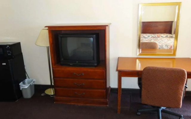 photo 2 of Budget Inn Selma