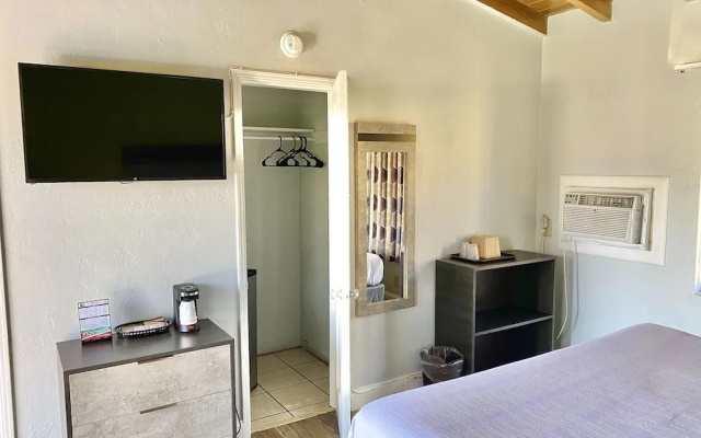 photo 3 of Budget Inn South