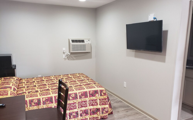 photo 2 of Budget Inn & Suites