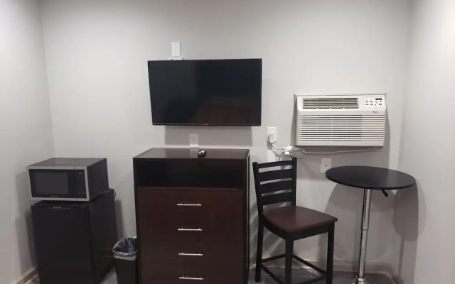 photo 3 of Budget Inn & Suites
