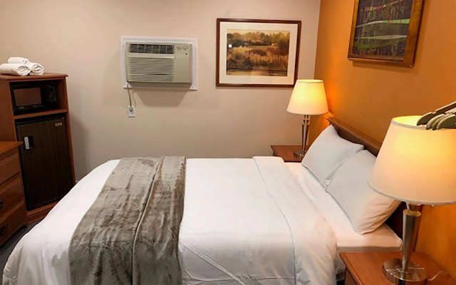 photo 3 of Howard Johnson by Wyndham Ridgecrest, CA