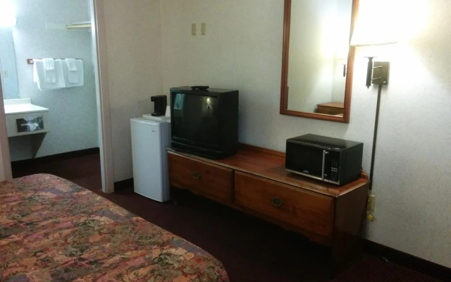 photo 2 of Budget Inn - Troy