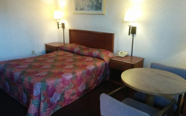 photo 3 of Budget Inn - Troy