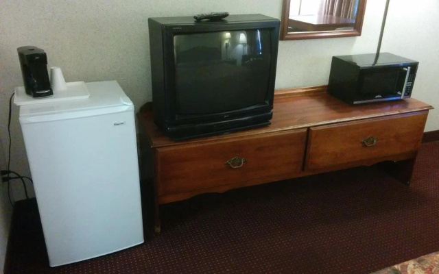 photo 5 of Budget Inn - Troy