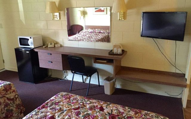 photo 3 of Budget Inn Winter Haven