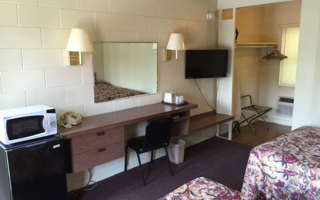 photo 4 of Budget Inn Winter Haven
