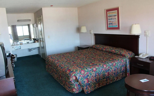 photo 3 of Budget Inn Anaheim / Santa Fe Springs
