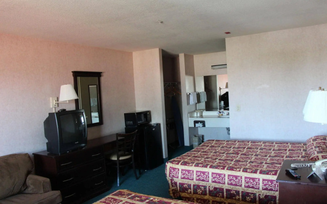 photo 4 of Budget Inn Anaheim / Santa Fe Springs
