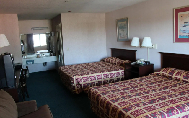 photo 5 of Budget Inn Anaheim / Santa Fe Springs