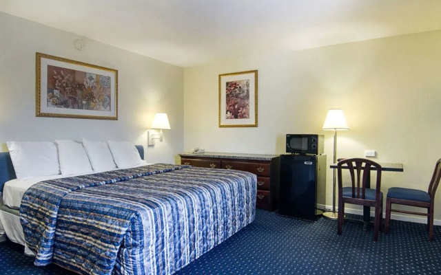 photo 2 of Central Phoenix Hotel