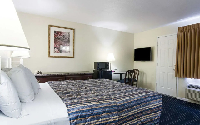 photo 4 of Central Phoenix Hotel
