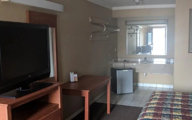 photo 5 of Budget Motor Lodge