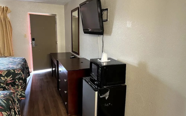 photo 3 of Budget Plaza Motel