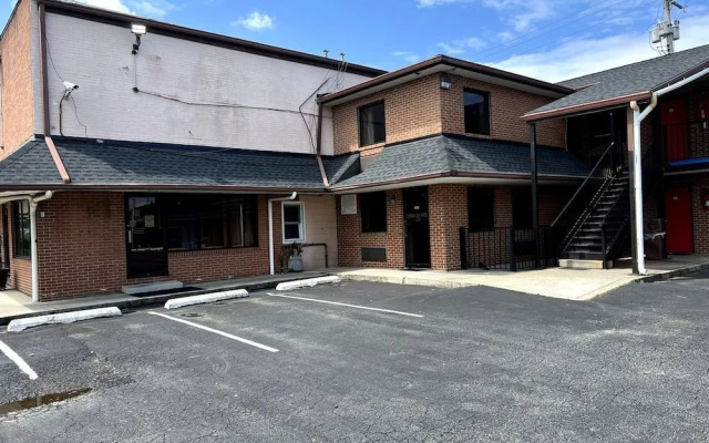 photo 4 of Budget Plaza Motel