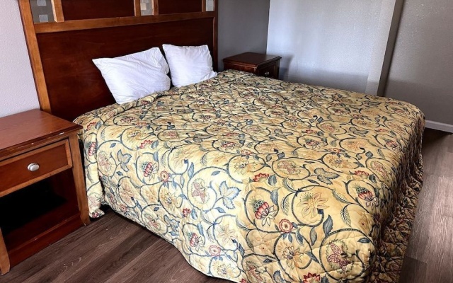 photo 5 of Budget Plaza Motel