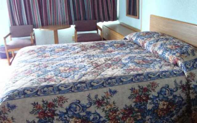 photo 2 of American Inn